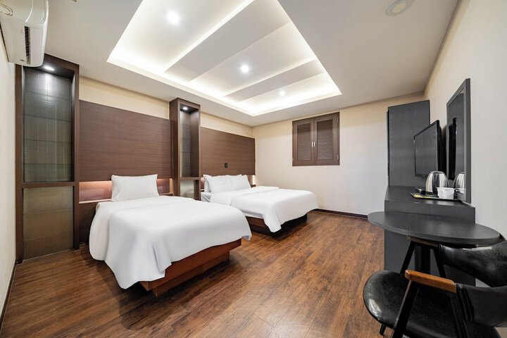 Room 17 of 50