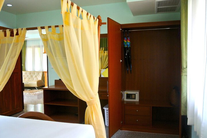 Room 11 of 86
