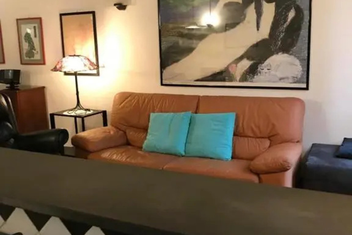 Room 5 of 12