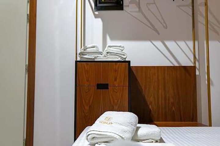 Room 12 of 72