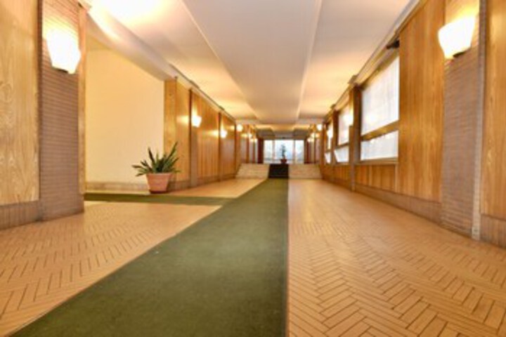 Ballroom/Hall 12 of 18