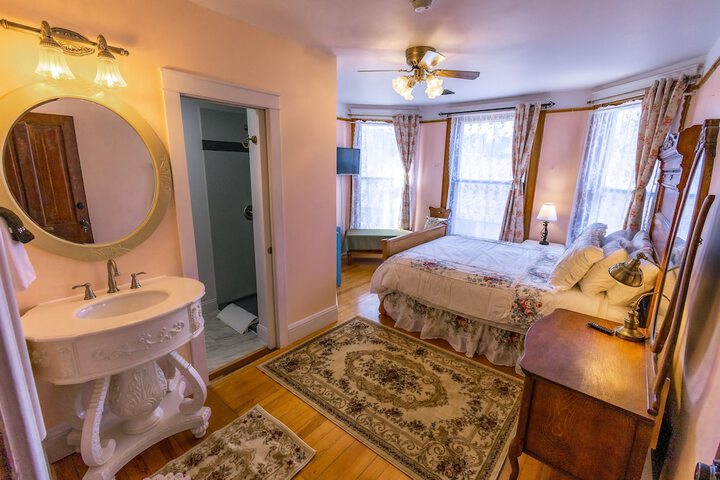Room 21 of 124