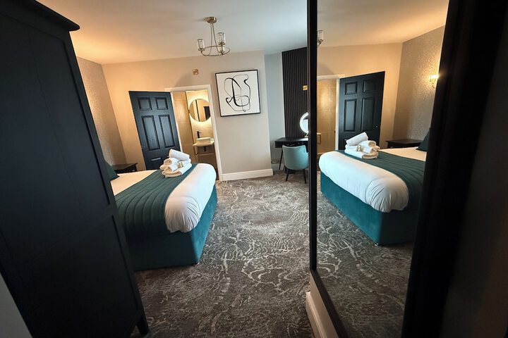 Room 3 of 33