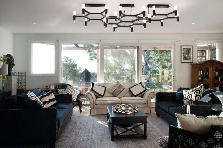 The Lux Luxury 4 bedroom 2 bathroom, with stunning garden