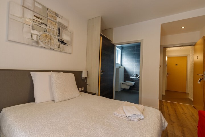 Room 6 of 56