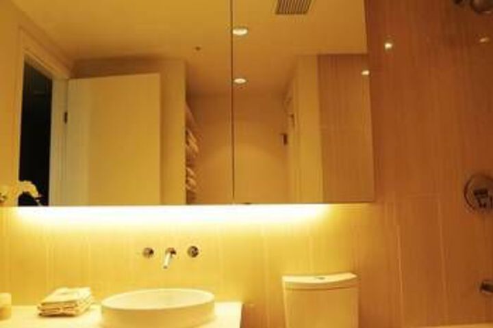 Room 4 of 18