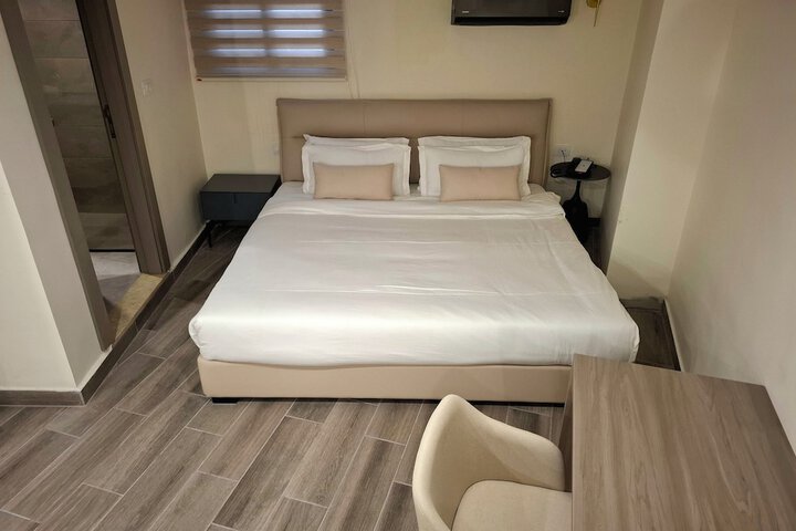 Room 26 of 118