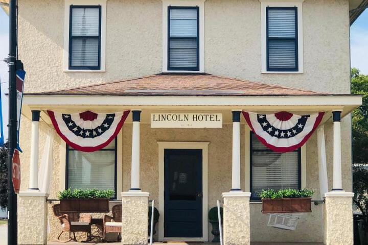 Photo of Lincoln Hotel