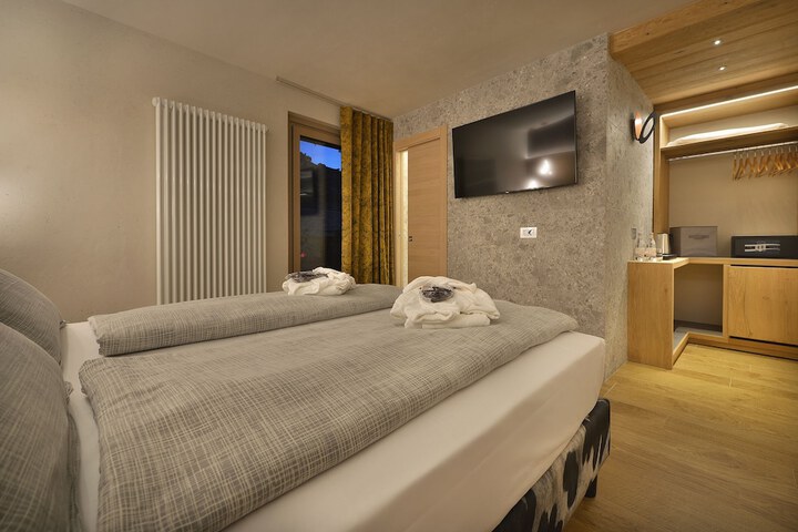 Room 42 of 211