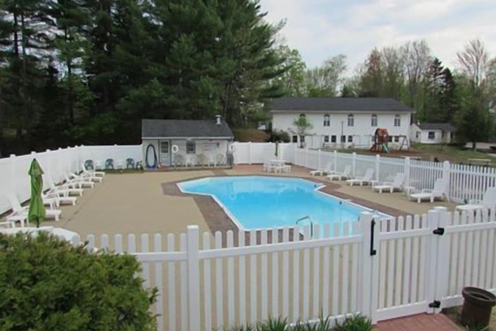 Pool 40 of 73