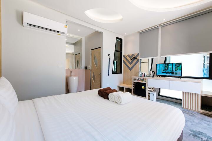 Room 11 of 120