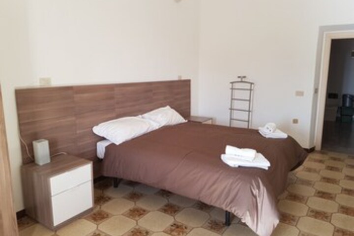 Room 6 of 13