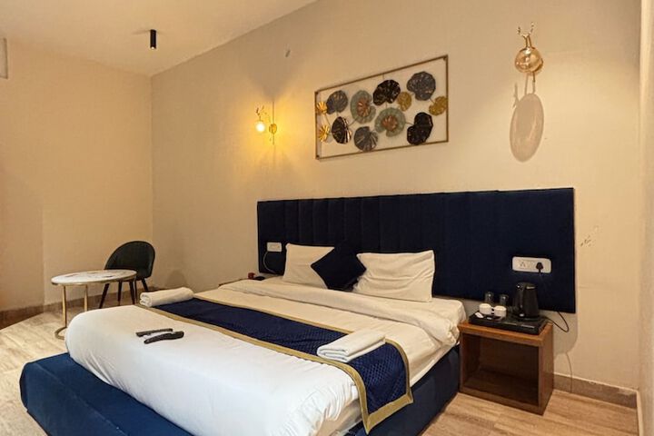 Room 6 of 38