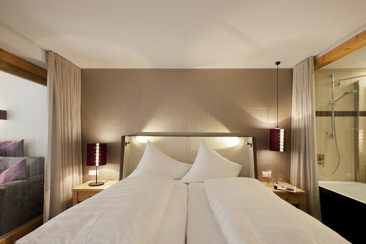 Room 9 of 49