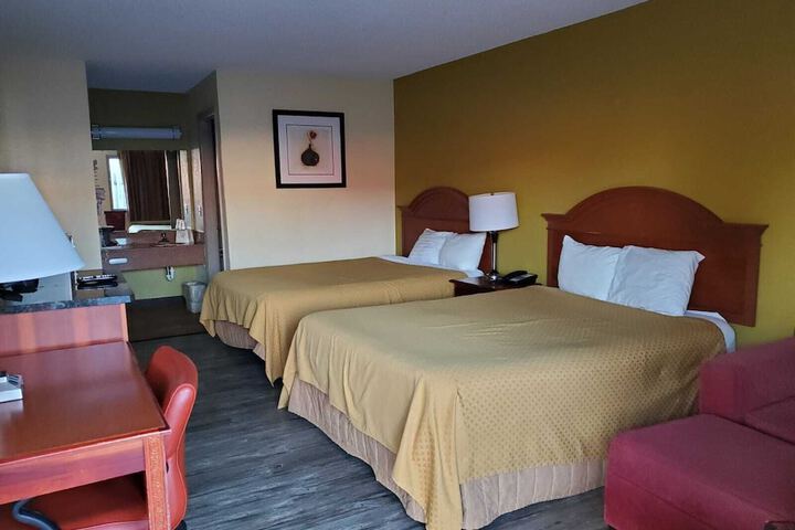 Room 8 of 12