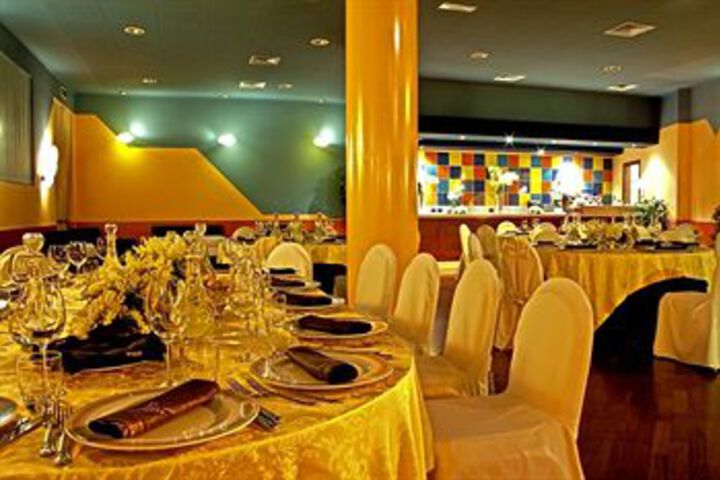 Ballroom/Hall 2 of 32
