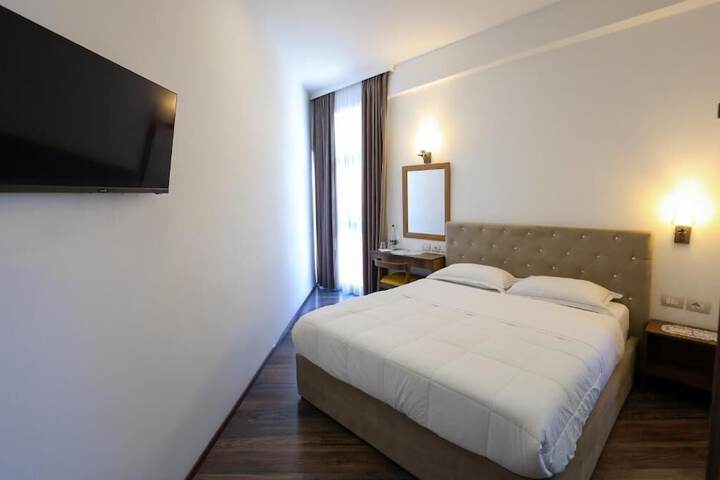 Room 7 of 114