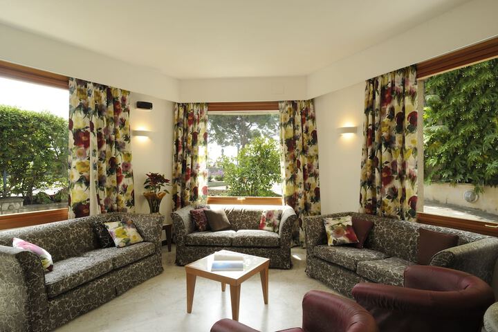 Guest Lobby