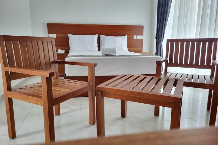 Room 4 of 43