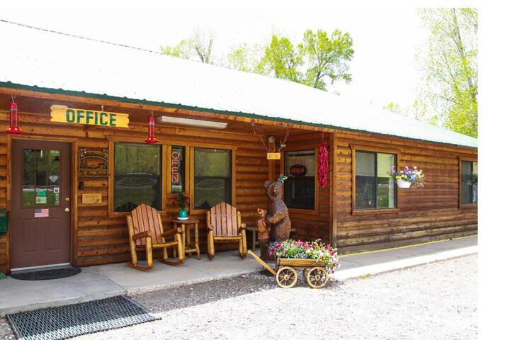Exterior of Vista Del Rio Lodge