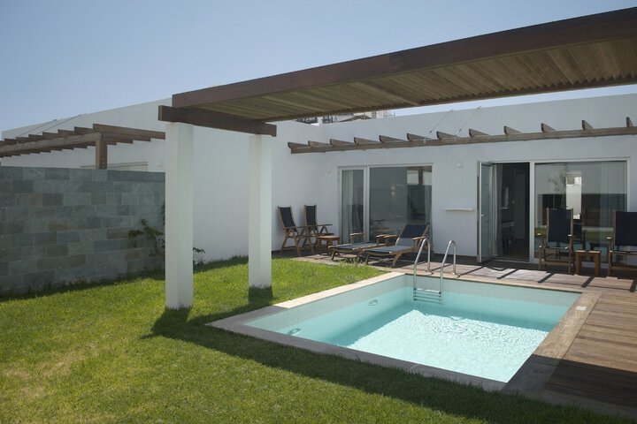 Pool 33 of 69