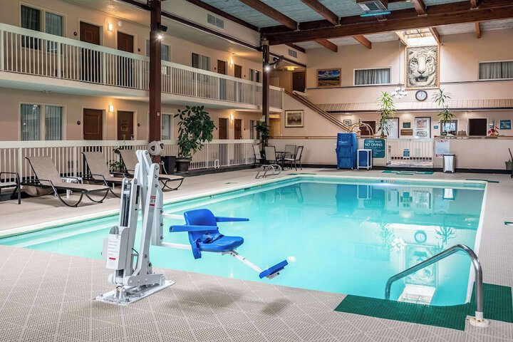 Pool Hotel