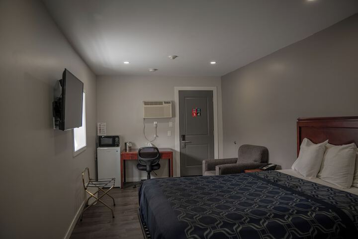 Room 12 of 38
