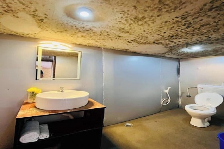 Room 12 of 21