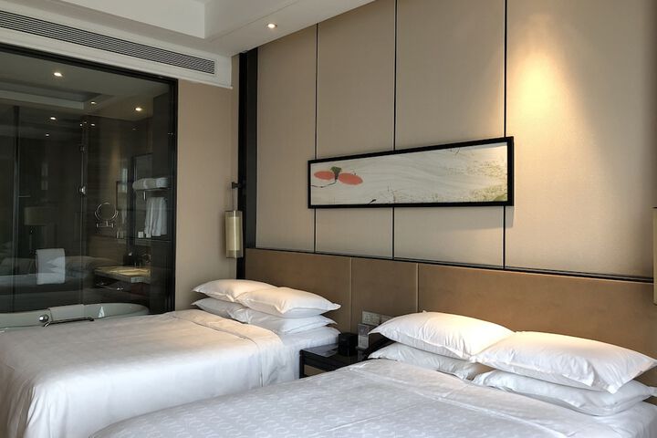 Room 14 of 65