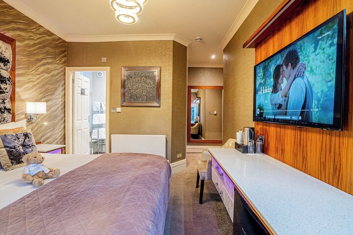 Room 103 of 242