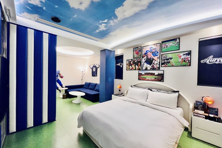 Room 18 of 32