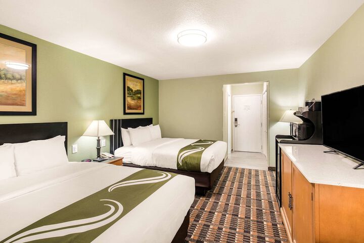 2 Double Beds (14 of 14)