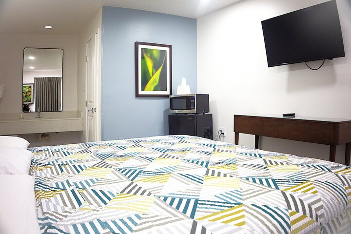 Room 28 of 60