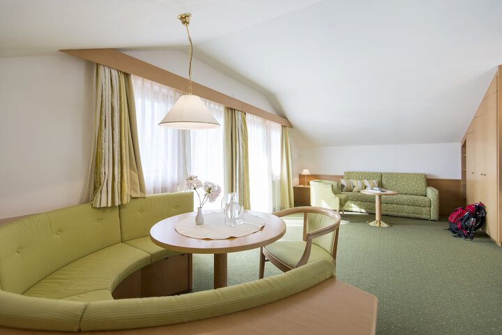 Room 25 of 77