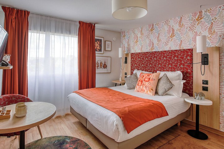 Room 9 of 31