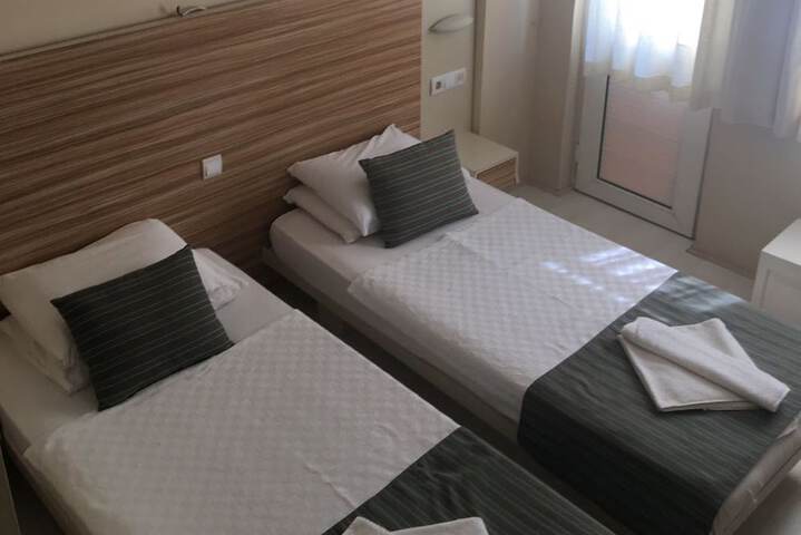 Room 4 of 16