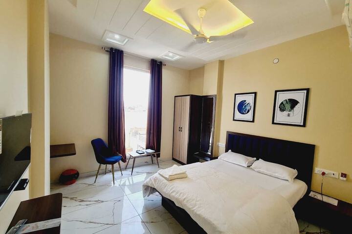 Room 16 of 39