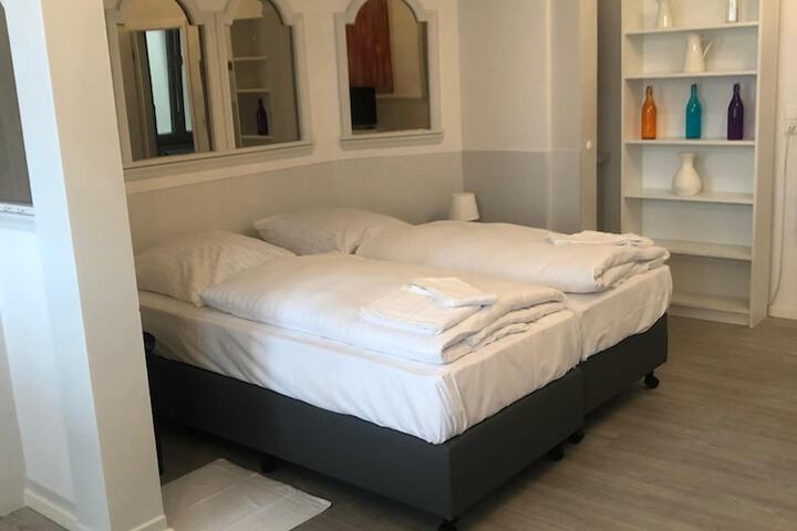 Room 7 of 40