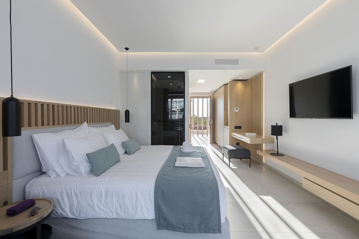 Room 3 of 37