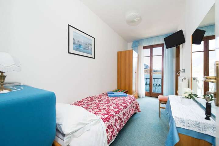 Room 14 of 65