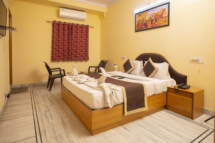 Room 8 of 26