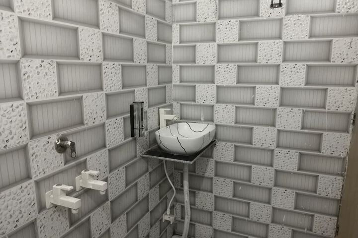 Room 11 of 12