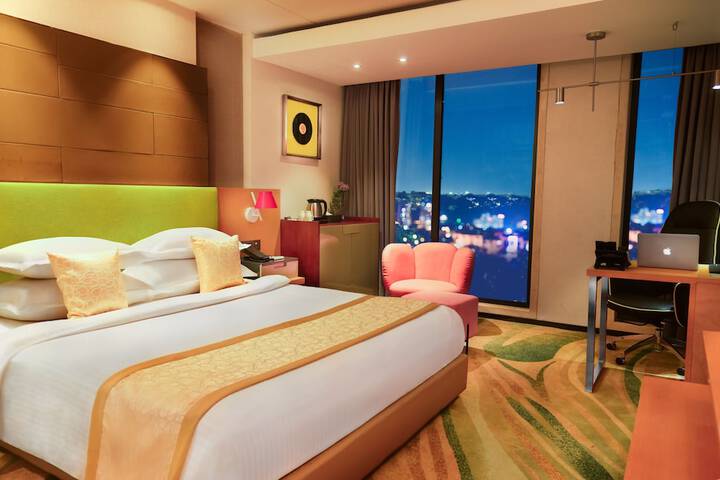 Room 5 of 32