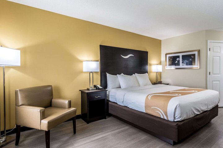 1 King Bed (8 of 12)