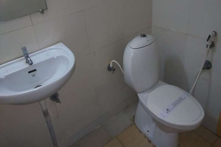 Room 10 of 21