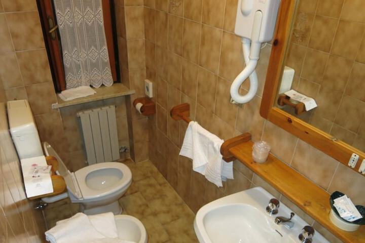 Room 6 of 31