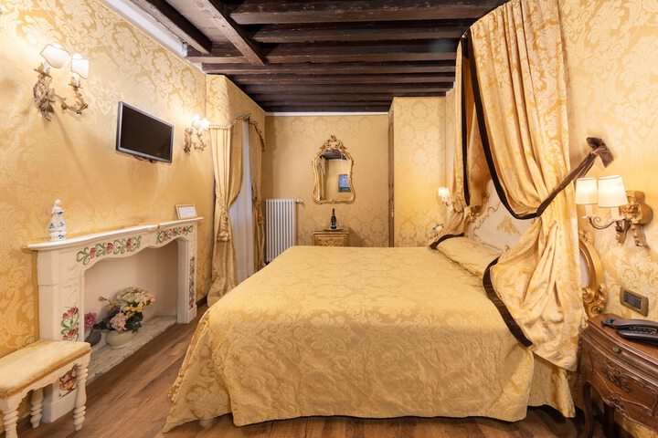 Room 9 of 45