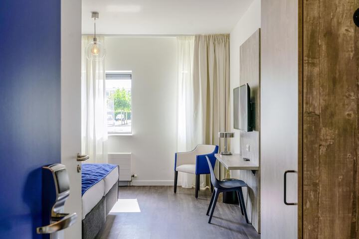 Room 44 of 73