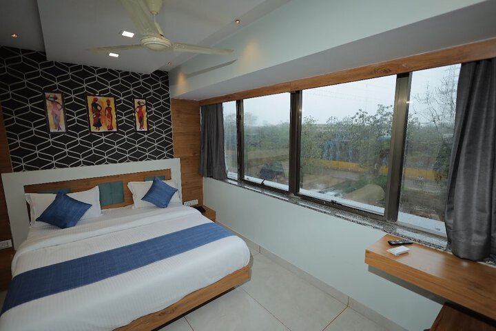 Room 6 of 14