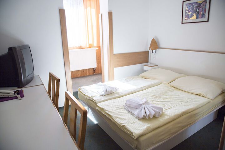 Room 4 of 49